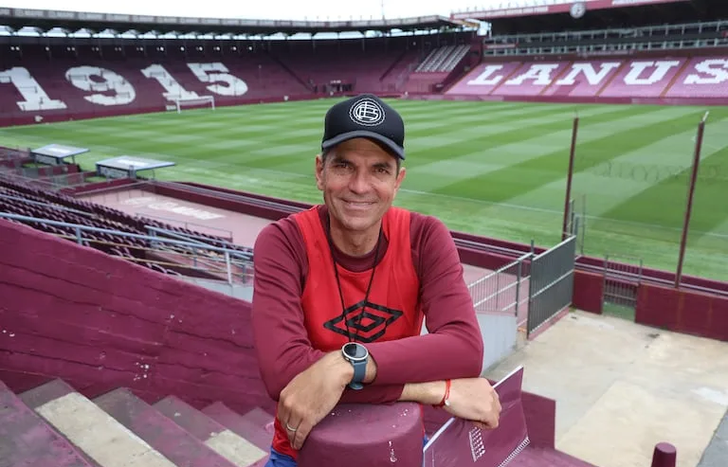 Mauricio Pellegrino, el entrenador que alcanzó la gloria con Lanús en la Copa Sudamericana.