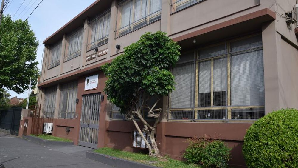 En junio de 1932, el colegio se mudó al edificio de Pringles 27.
