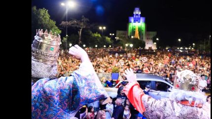 miles de vecinos disfrutaron del desfile de los reyes en una noche magica