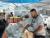Los Mercados de la Comunidad irán recorriendo los distintos barrios de Lomas.