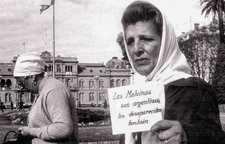 Delia falleció en julio y supervisó la escritura del libro antes de su publicación.