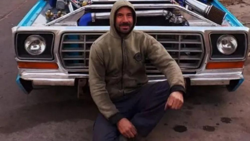 El hombre fue baleado en frente de su taller mecánico.
