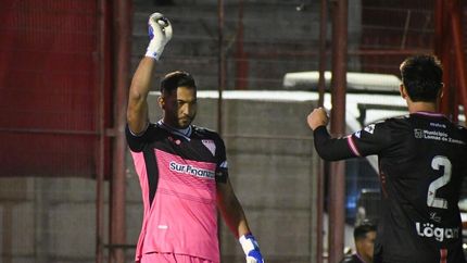 López le atajó el penal a Versaci. López le atajó el penal a Versaci.