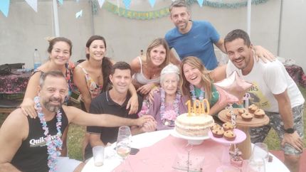 Celebrando la vida de Josefa de Banfield. Celebrando la vida de Josefa de Banfield.