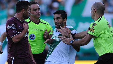 El enojo de Walter Erviti tras el gesto de Lautaro Acosta El enojo de Walter Erviti tras el gesto de Lautaro Acosta