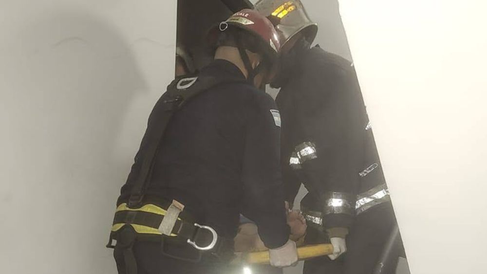 Los Bomberos de Lomas rescataron a una mujer. Los Bomberos de Lomas rescataron a una mujer.