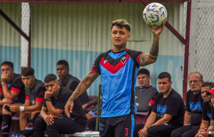 Ayrton Sánchez, el ex Brown de Adrogué que chicaneó a San Martín de Burzaco.