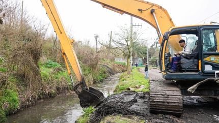 Usaron máquinas para sacar los residuos y obstrucciones acumuladas. Usaron máquinas para sacar los residuos y obstrucciones acumuladas.
