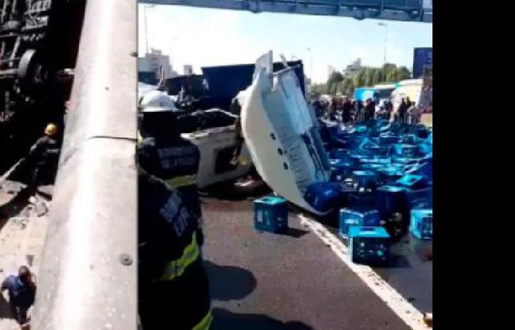 rescataron al chofer que había quedado atrapado.