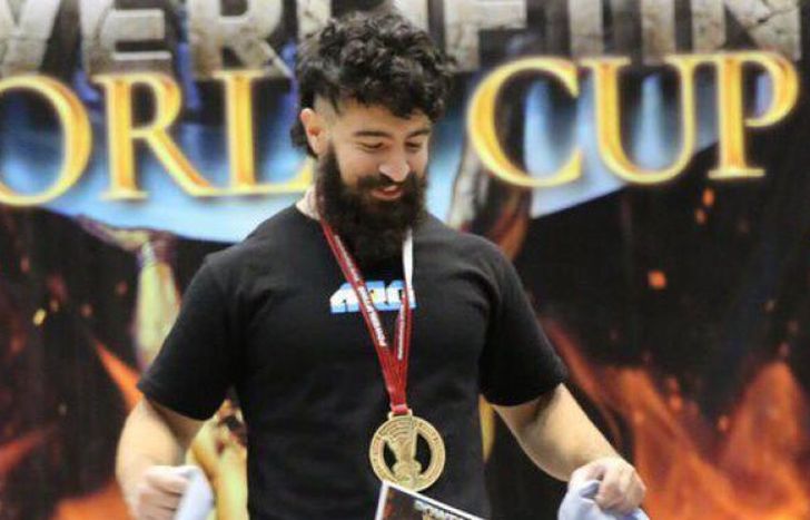 Luciano celebra su primer título internacional.