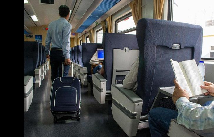 El recorrido incluye paradas intermedias en distintas localidades bonaerenses.