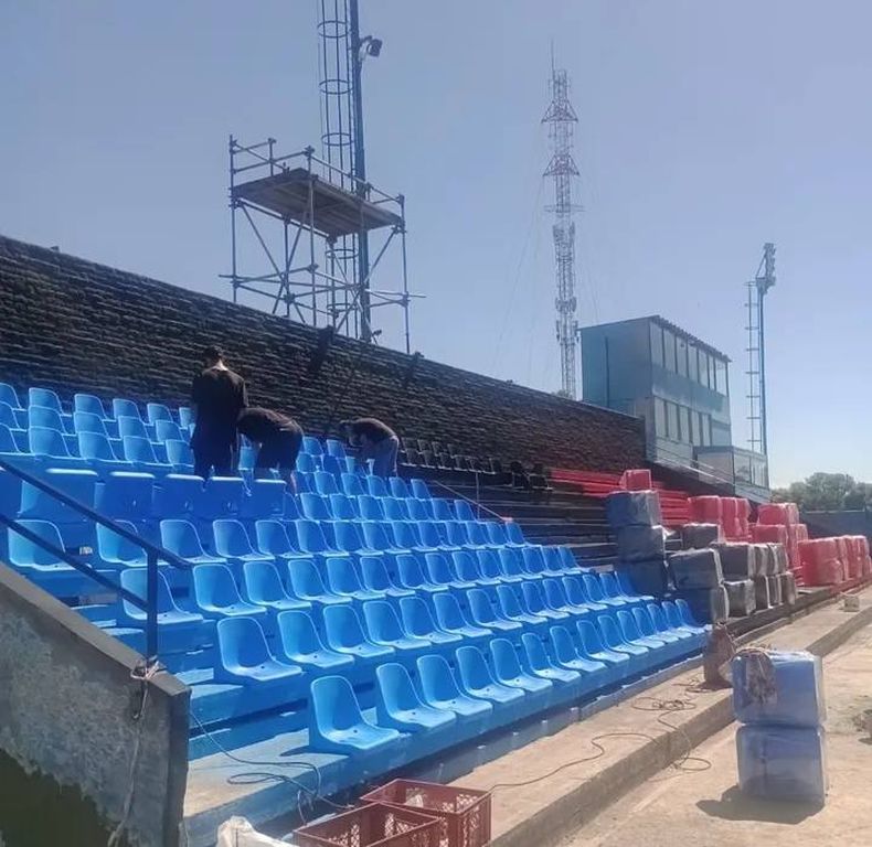 Colocaci&oacute;n de butacas en el Lorenzo Arandilla.