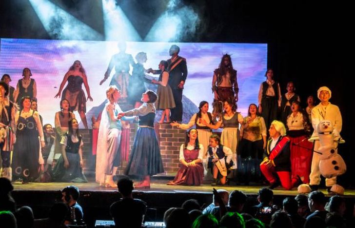 La escuela lomense es única por enseñar la carrera gratuitamente.