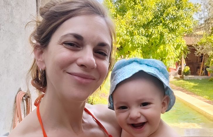 Monoparentalidad: cómo vive una madre soltera de Lomas de Zamora en Madrid.