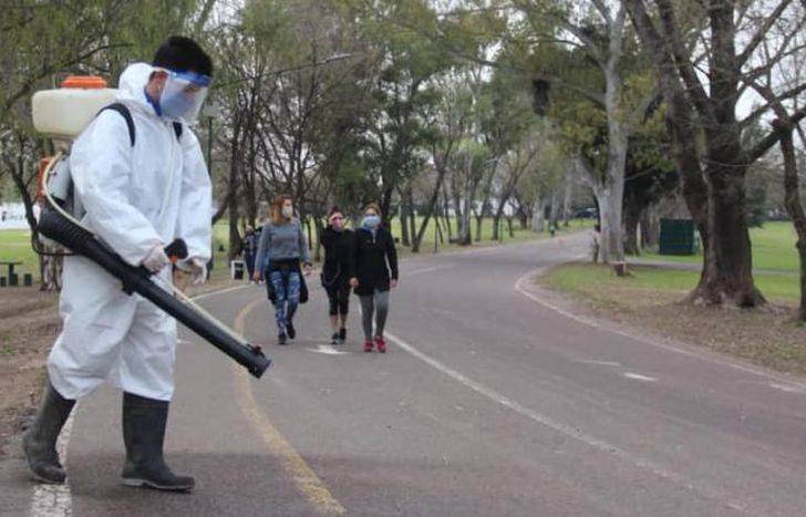 Siguen los trabajos de desinfección en los parques.