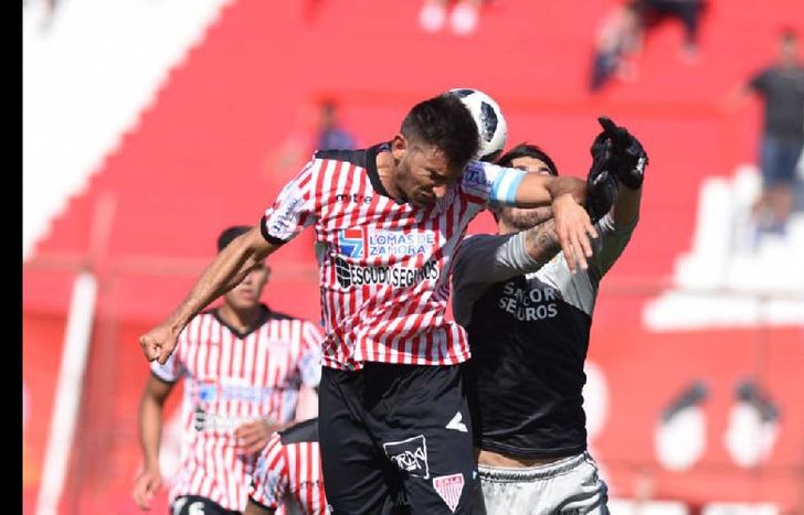 El equipo de Biggeri abusó de los centros, pero no pudo aprovechar las dudas del arquero visitante.