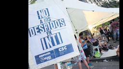 Acampan cinco días frente al Congreso
