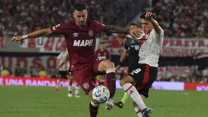 Carrera volvió a ser titular.