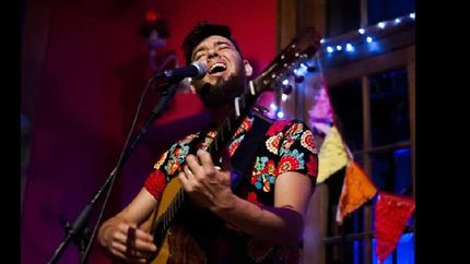 martin carmona, solo y bien acompanado en un trio