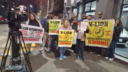 Las víctimas de la concesionaria de Temperley que denunciaron estafas. Las víctimas de la concesionaria de Temperley que denunciaron estafas.