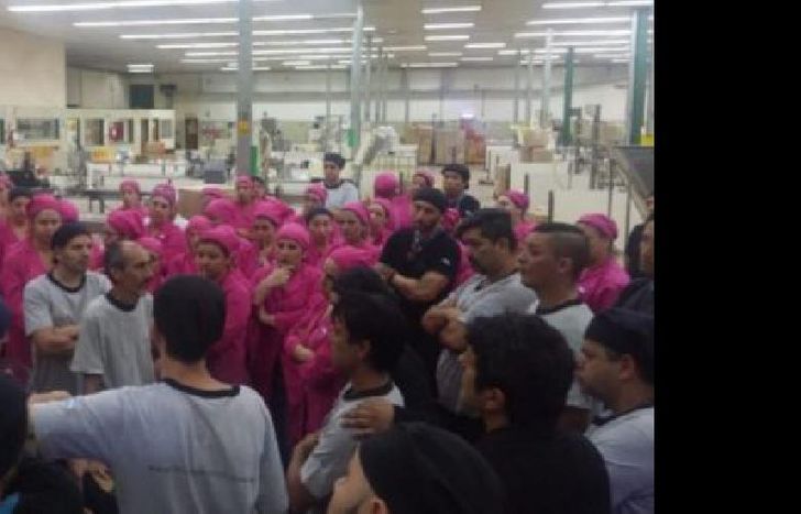 Desde 1975 esta firma comercializa productos de elaboración propia y ofrece una amplia variedad de cosméticos a través del servicio de venta directa.