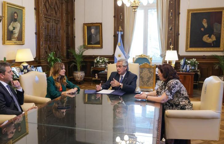 Sergio Massa, Victoria Tolosa Paz, Alberto Fernández y Kelly Olmos.
