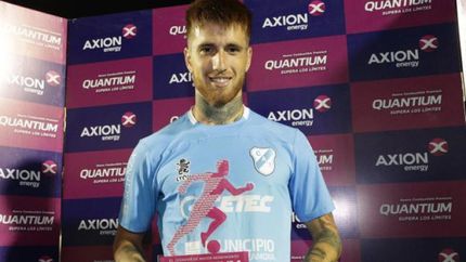 El delantero fue elegido la figura por la organización del torneo El delantero fue elegido la figura por la organización del torneo