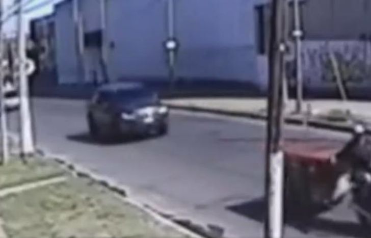 La víctima tenía 31 años y murió tras ser atropellada por una camioneta.