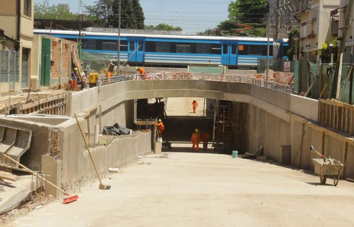 Tendrá dos carriles que conectarán las avenidas Alsina e Hipólito Yrigoyen.