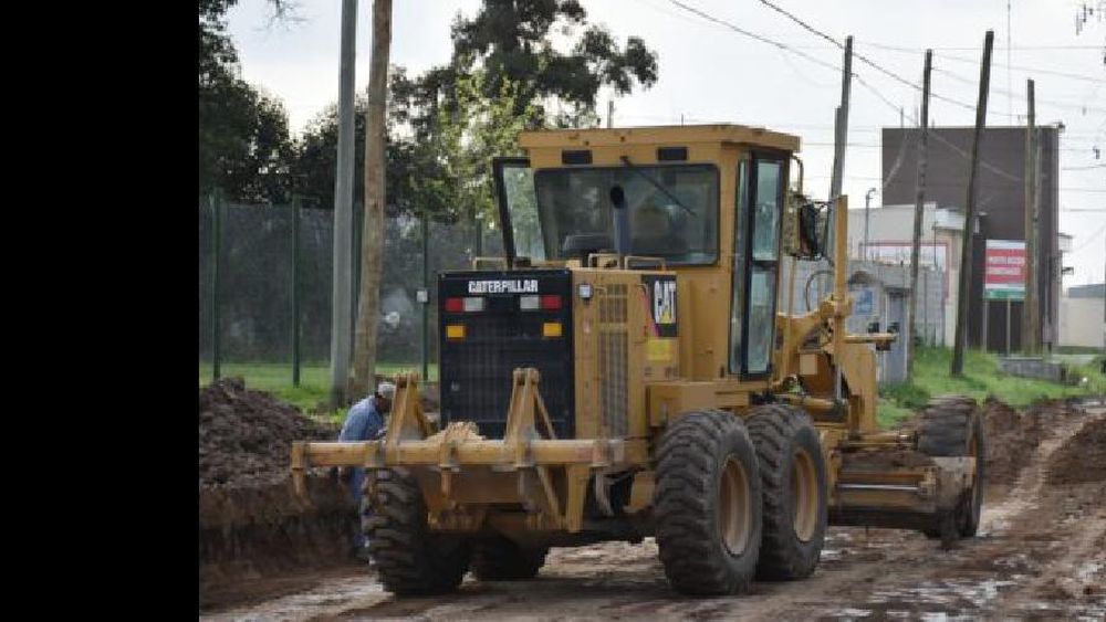Comenzaron a pavimentar unas 10 cuadras de la calle Constanzó