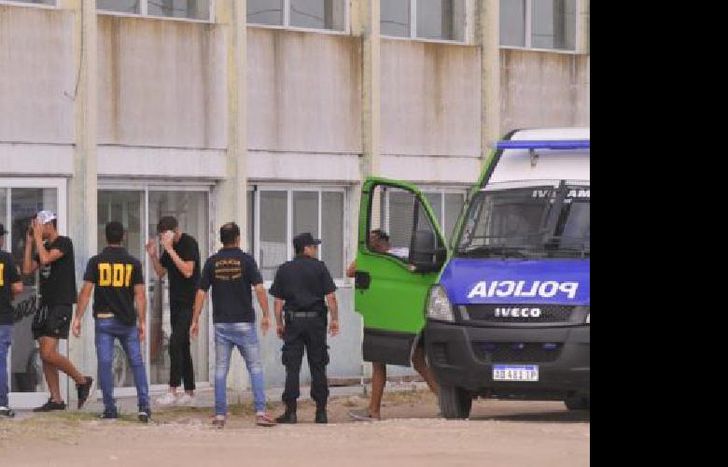 los rugbiers fueron trasladados desde dolores hasta gesell esta mañana.