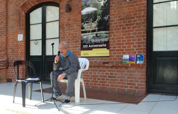 Lo presenta en el Botánico.