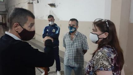 Conversando con vecinos de Lanús.