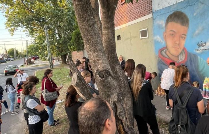 Decenas de personas se congregaron para pedir justicia.