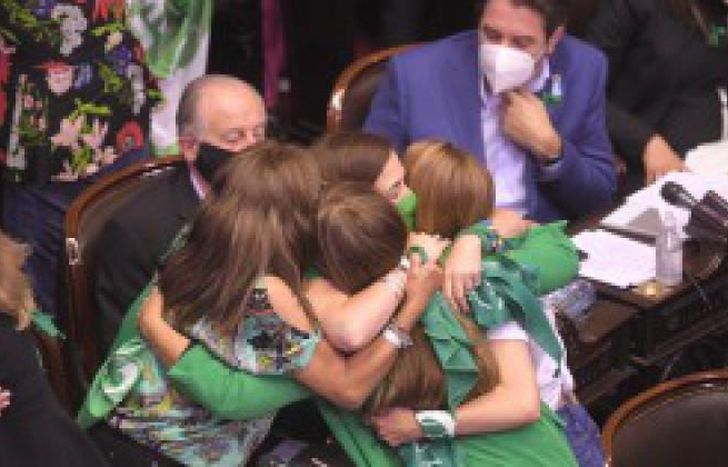 Diputados aprobó el aborto y ahora el debate pasa al Senado.