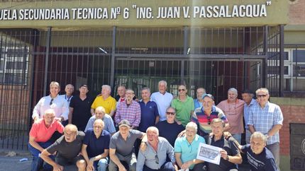 Un grupo de egresados de la promocion 1974 se hizo presente en la escuela. Una jornada a pura emoción.