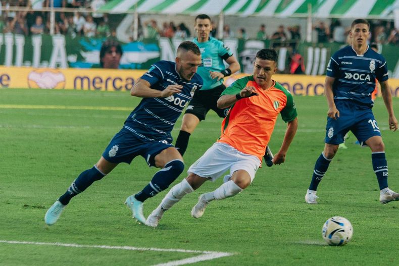 Tomás Adoryan ingresó en el entretiempo. Tomás Adoryan ingresó en el entretiempo.