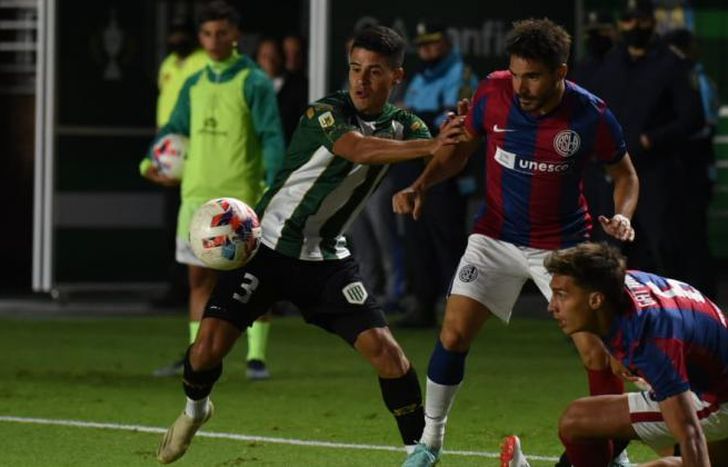 Arranque parejo entre Banfield y San Lorenzo.