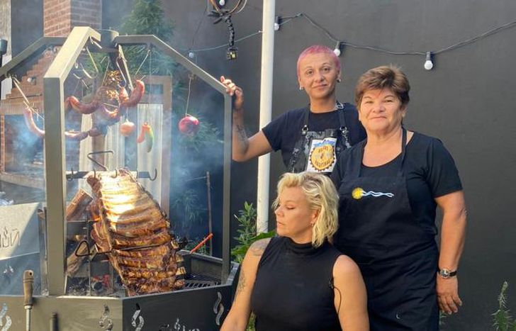 Asadoras Argentinas contaron los secretos de un buen costillar a la estaca.