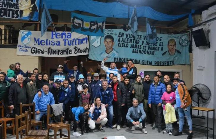 Los integrantes de la peña de Temperley en Glew.