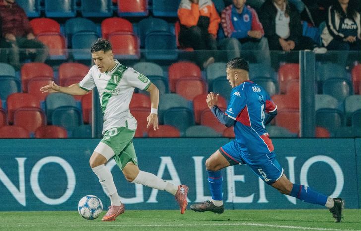 Banfield le gana a Tigre en Victoria.