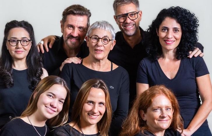 Carolina Solari y el elenco de Destino Temperley.