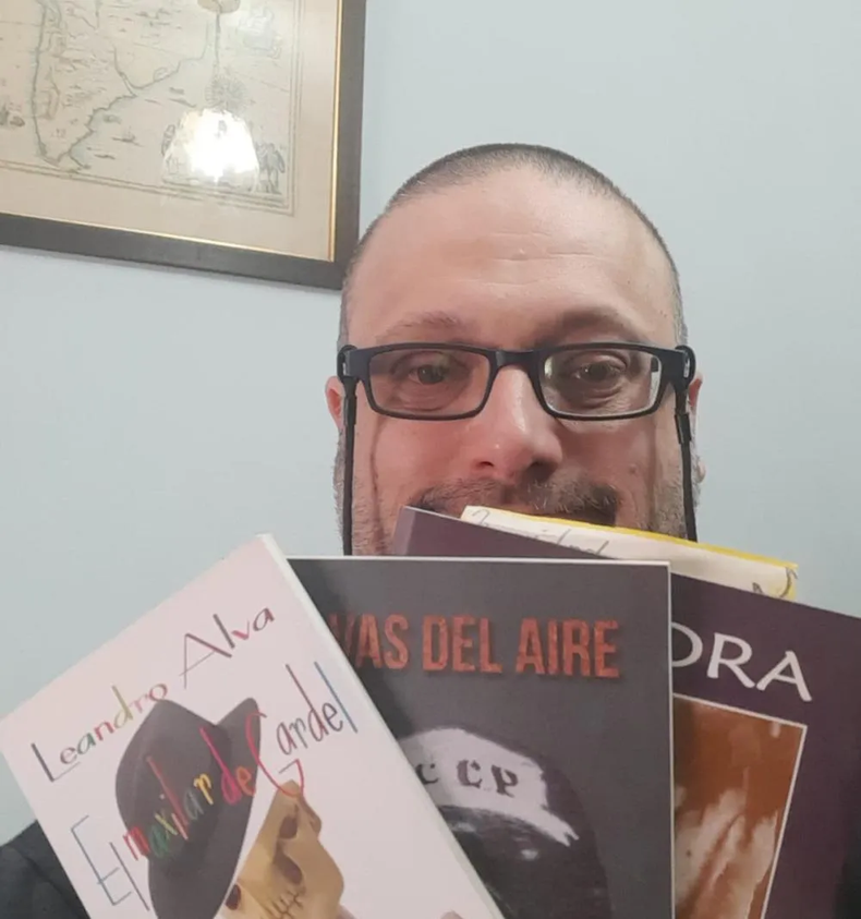 El escritor de Lomas, Leandro Alva, estará al frente de las clases en los tres centros culturales.