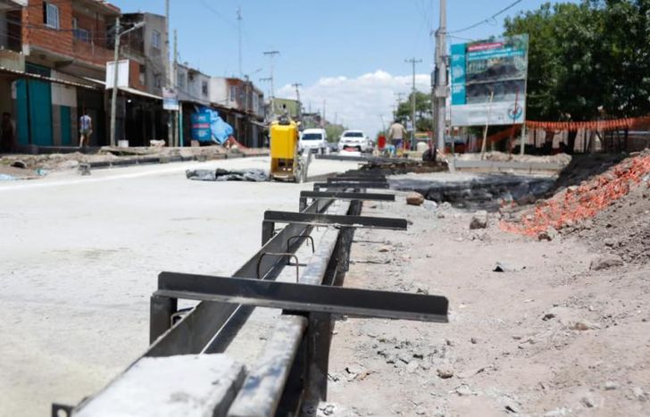 Ya pavimentaron 900 metros de la Avenida Elizalde.