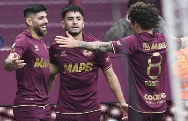 Díaz festeja junto a Torres y Boggio.
