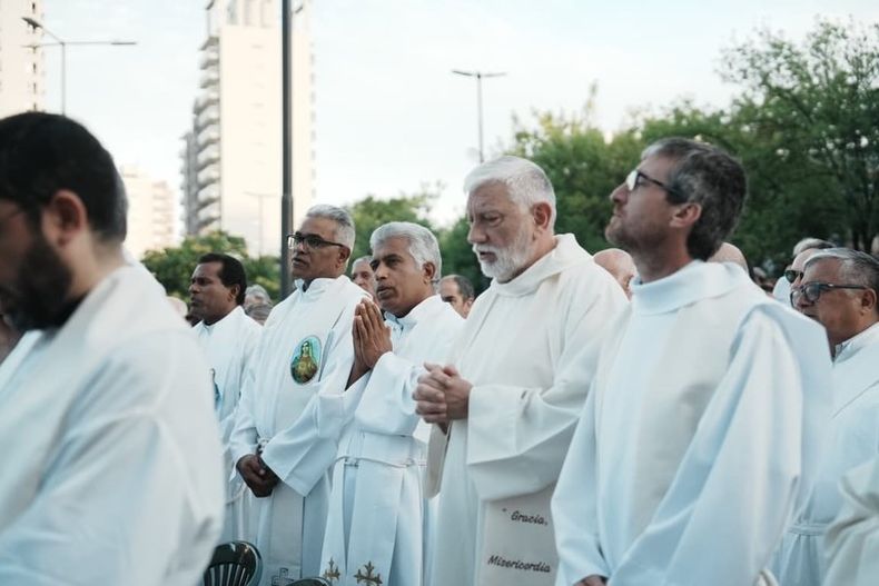Federico Otermín participó de la fiesta en honor a la Virgen de la Paz en la plaza Grigera, Lomas de Zamora. 