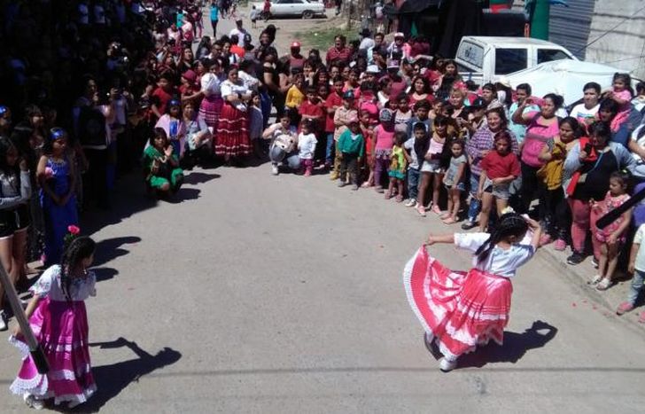 Todas las colectividades unidas en el festejo de cumpleaños.