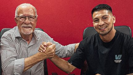 Omar Plaini y Gabriel Cañete, tras la firma de la renovación con Los Andes. Omar Plaini y Gabriel Cañete, tras la firma de la renovación con Los Andes.