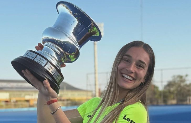 Di Santo, con el trofeo del Súper 8.