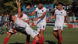Mayola festeja su gol que valió un triunfo.